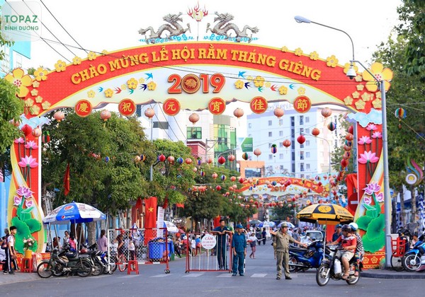 Lễ hội Tháng Giêng rộn ràng, vui tươi