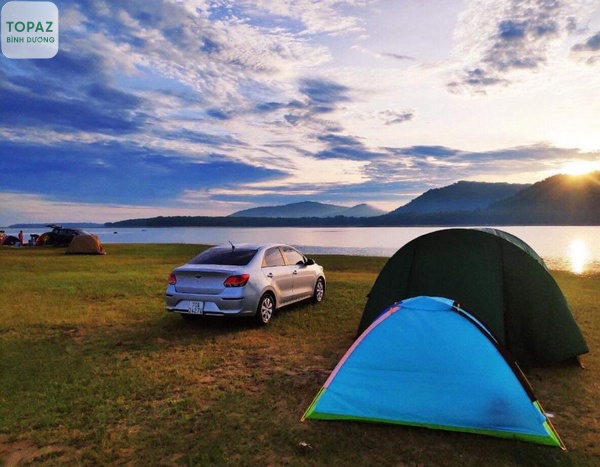 Mùa nước cạn được coi là thời điểm tốt nhất để cắm trại hồ Dầu Tiếng