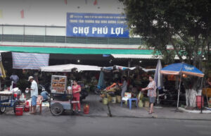 Khu vực cổng chính chợ Đình Bình Dương