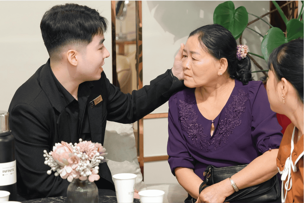 Khách hàng được thăm khám Linh Anh